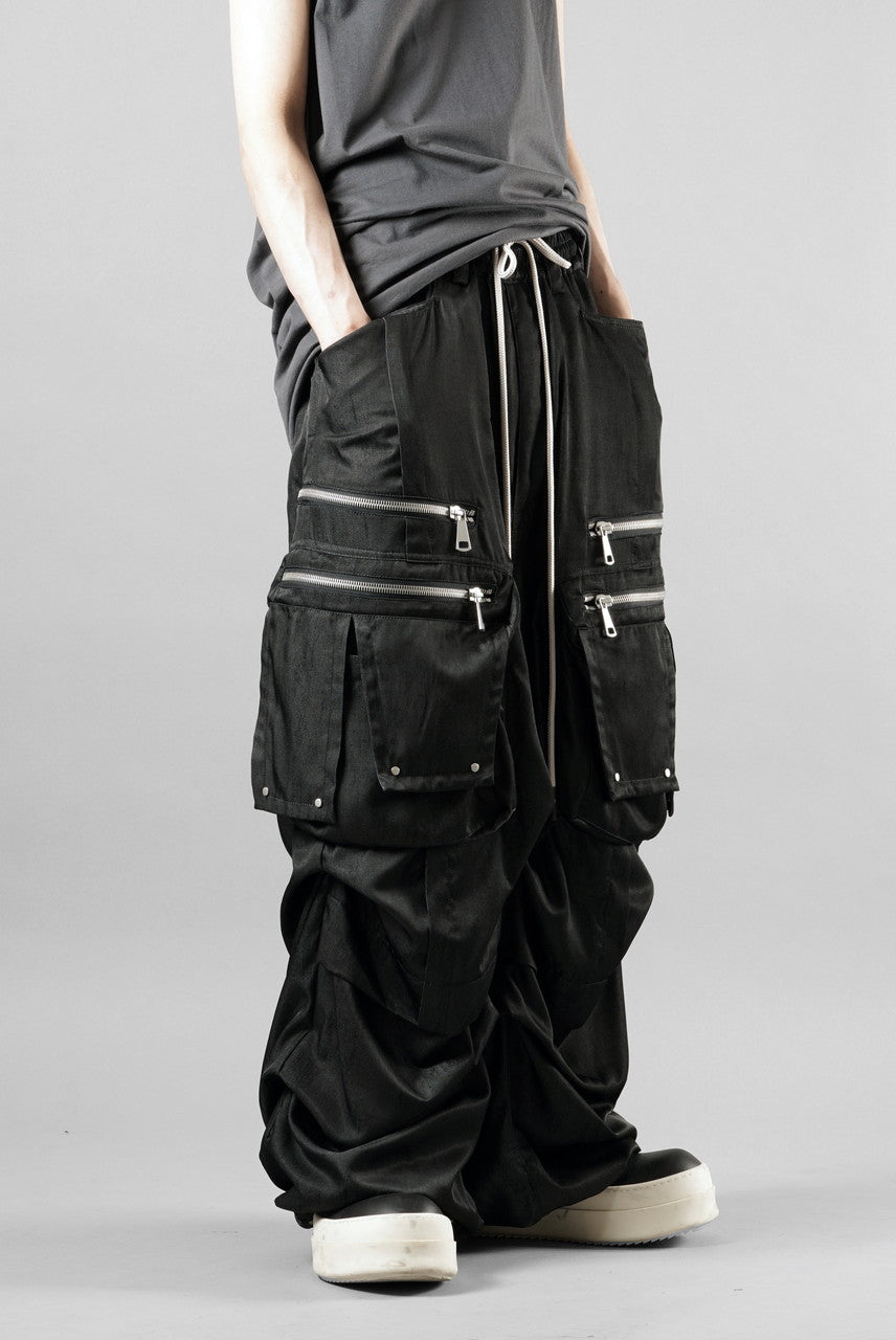 Load image into Gallery viewer, A.F ARTEFACT ABSTRACT CARGO TUCK WIDE PANTS / UNEVEN TEXTURE (BLACK)