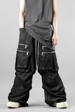 Load image into Gallery viewer, A.F ARTEFACT ABSTRACT CARGO TUCK WIDE PANTS / UNEVEN TEXTURE (BLACK)