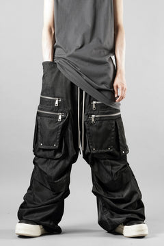 Load image into Gallery viewer, A.F ARTEFACT ABSTRACT CARGO TUCK WIDE PANTS / UNEVEN TEXTURE (BLACK)