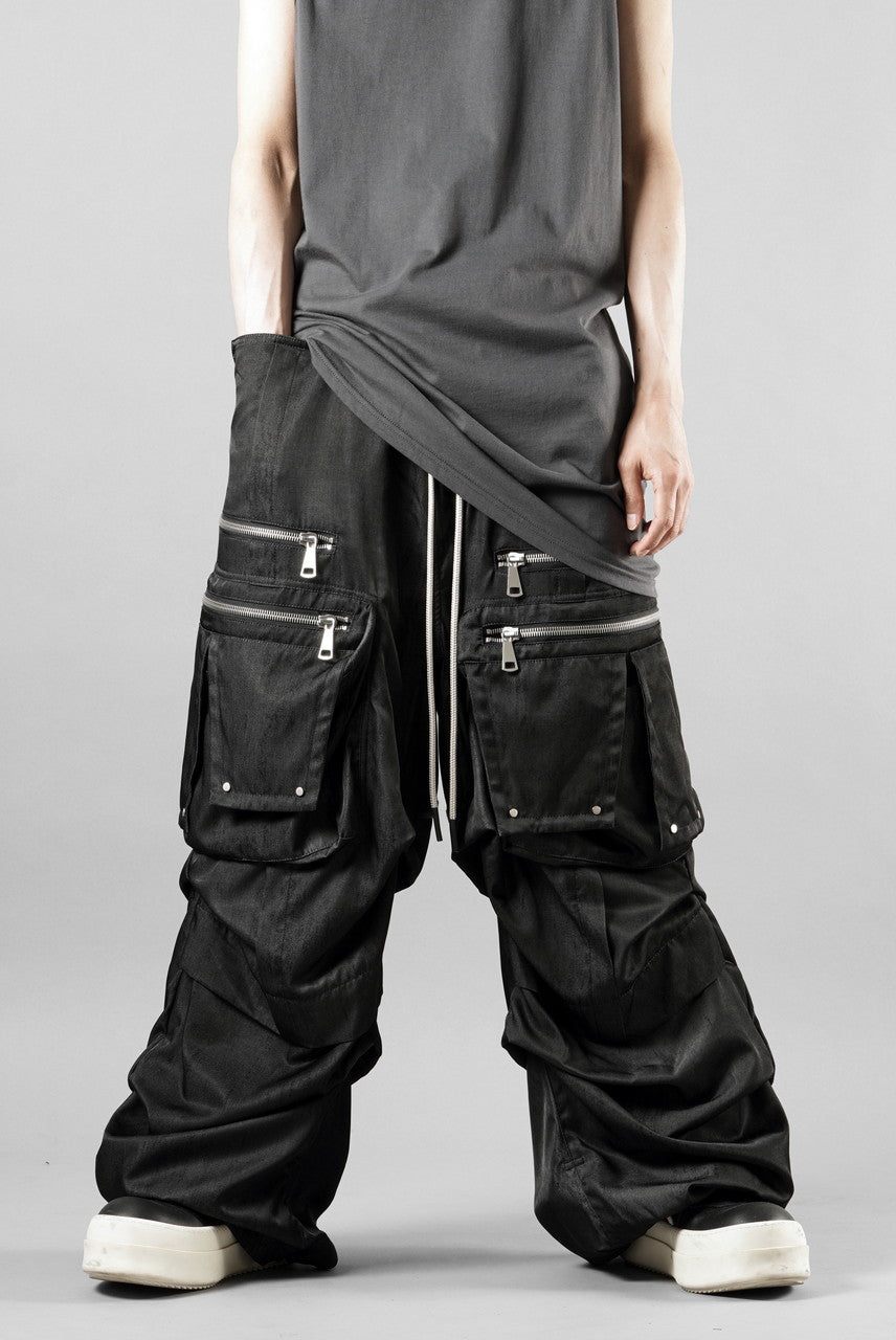 Load image into Gallery viewer, A.F ARTEFACT ABSTRACT CARGO TUCK WIDE PANTS / UNEVEN TEXTURE (BLACK)