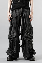 Load image into Gallery viewer, A.F ARTEFACT PARACHUTE WIDE CARGO PANTS / UNEVEN TEXTURE (BLACK)