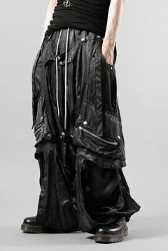 Load image into Gallery viewer, A.F ARTEFACT PARACHUTE WIDE CARGO PANTS / UNEVEN TEXTURE (BLACK)