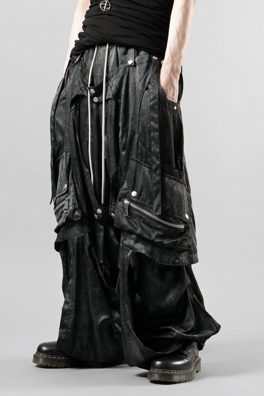 Load image into Gallery viewer, A.F ARTEFACT PARACHUTE WIDE CARGO PANTS / UNEVEN TEXTURE (BLACK)