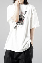 画像をギャラリービューアに読み込む, LASTMAN PRINTED TEE SHIRT -STANDING- (WHITE)