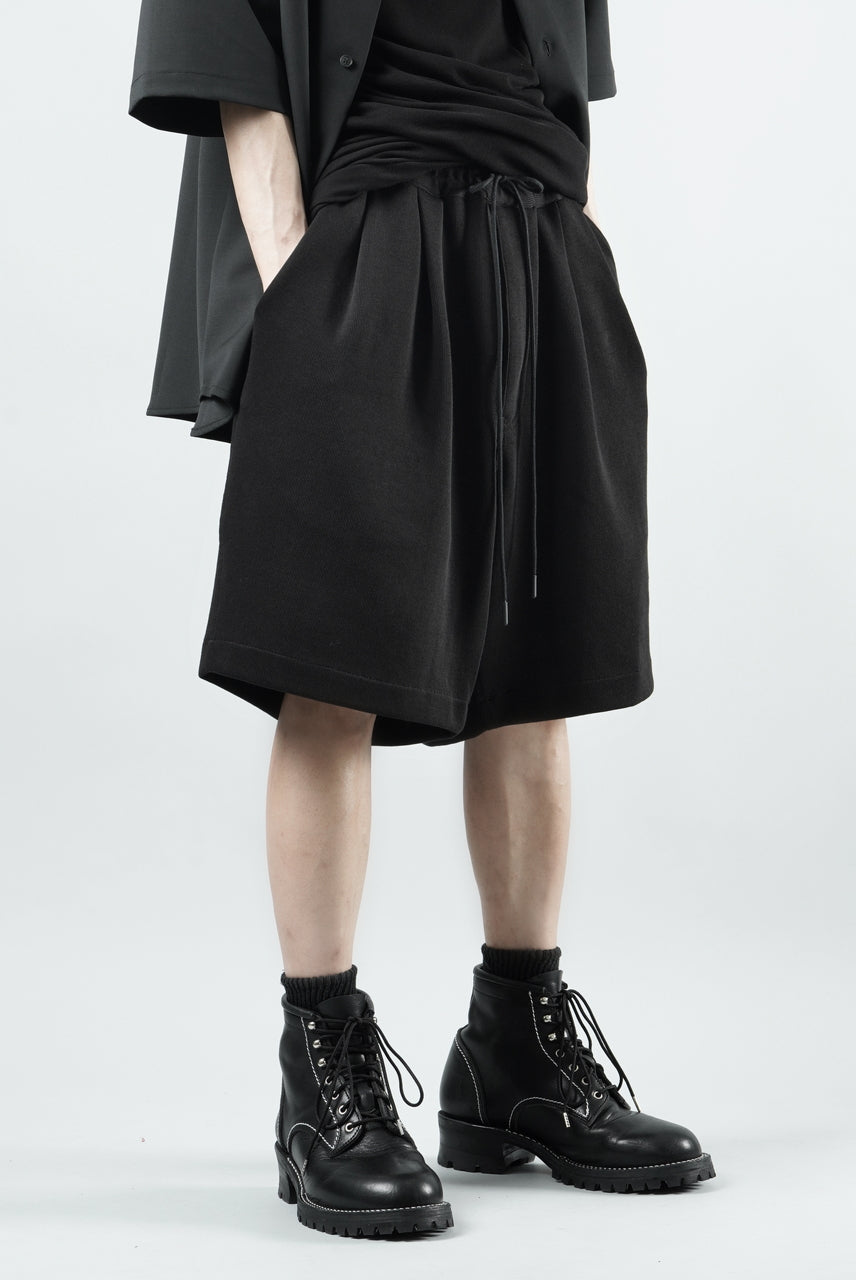 Load image into Gallery viewer, N/07 2 TUCKS EASY SHORTS / RIBBED CARDBOARD KNIT JERSEY (BLACK)