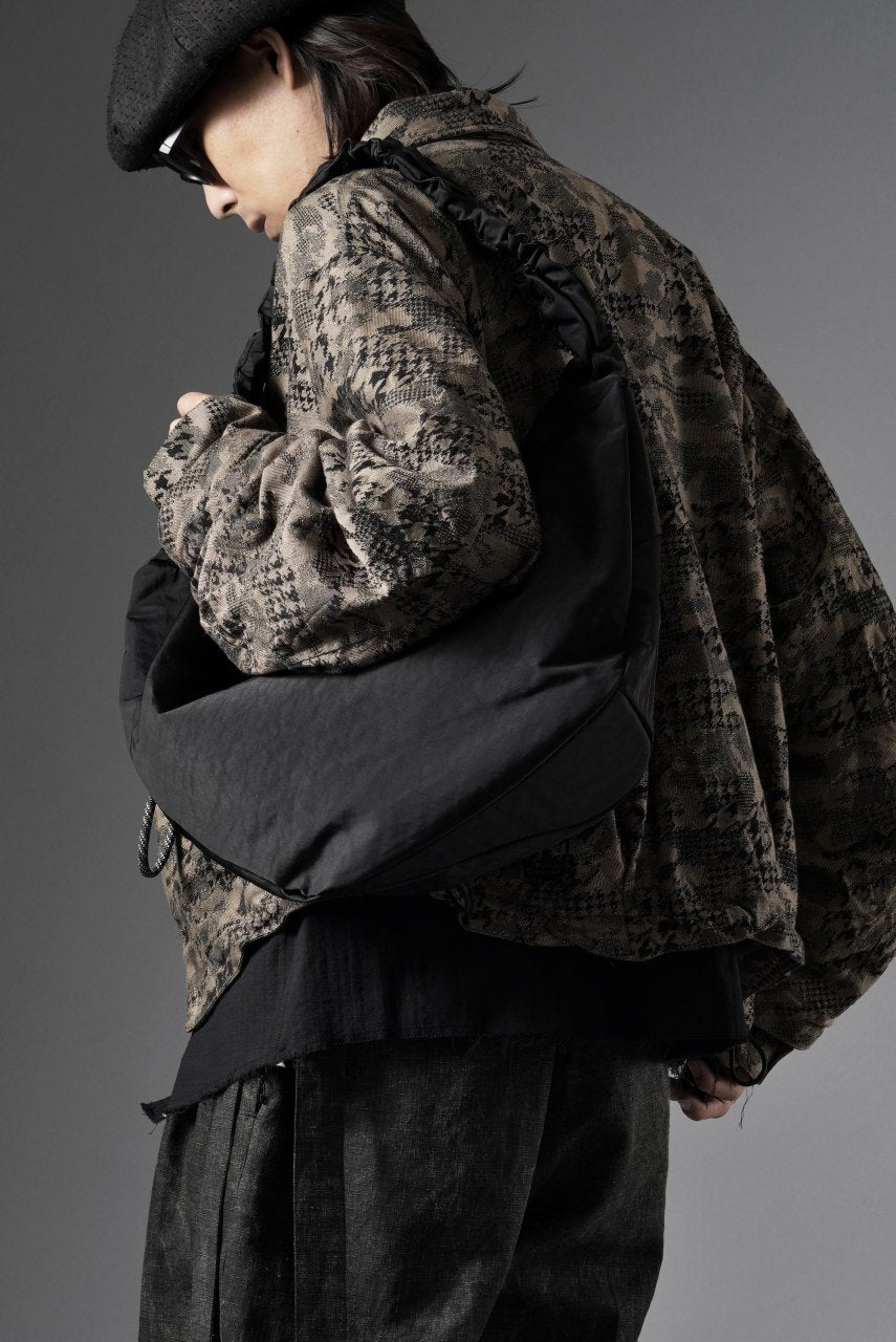 画像をギャラリービューアに読み込む, F/CE. TEXTURED TWILL BODY BAG (BLACK)