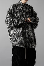 Load image into Gallery viewer, A.F ARTEFACT SNAPPED COCOON SHIRT / JACGUARD BLURRED STRIPE (BLACK x WHITE)