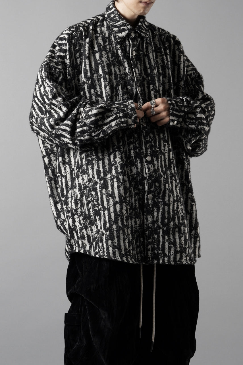 Load image into Gallery viewer, A.F ARTEFACT SNAPPED COCOON SHIRT / JACGUARD BLURRED STRIPE (BLACK x WHITE)