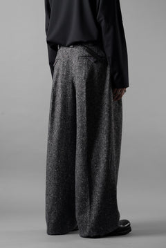 画像をギャラリービューアに読み込む, TARO HORIUCHI / th products Extra Volumed Tapered Trousers / Bishu Nep Tweed (grey)