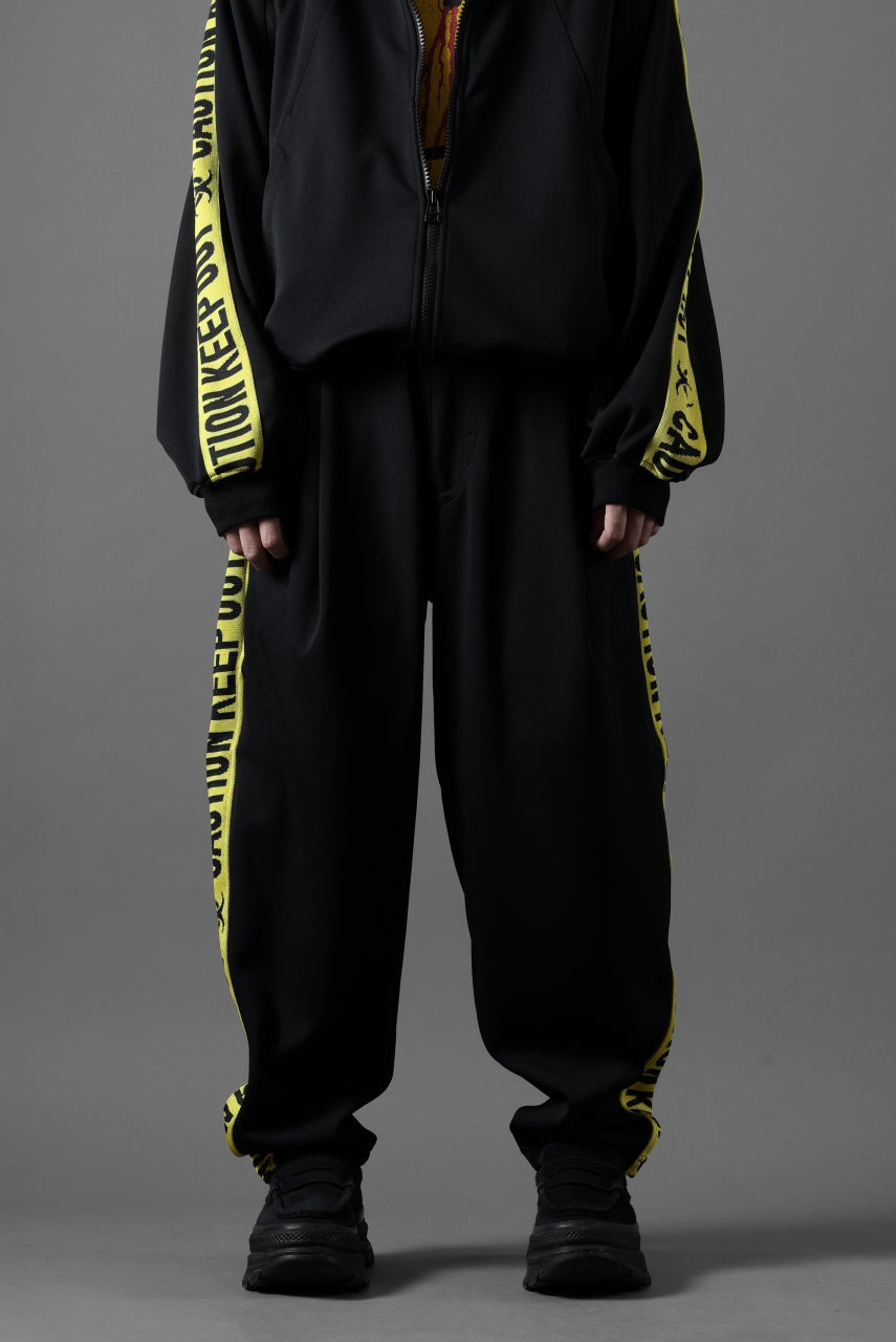 beauty : beast ”KEEP OUT” BOMTEMPS TRACK PANTS (BLACK x YELLOW)