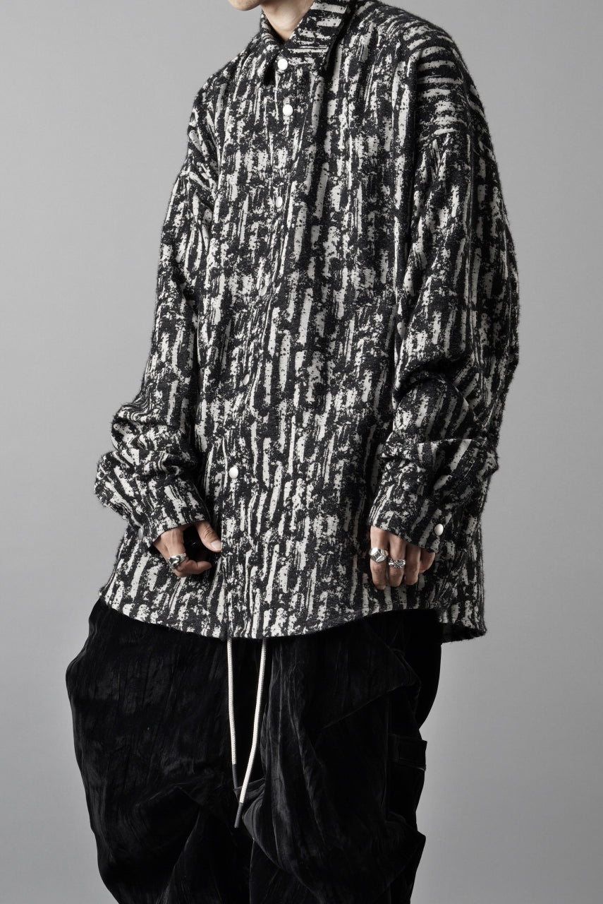 Load image into Gallery viewer, A.F ARTEFACT SNAPPED COCOON SHIRT / JACGUARD BLURRED STRIPE (BLACK x WHITE)