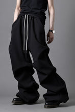 Load image into Gallery viewer, A.F ARTEFACT TUCK VOLUME BAGGY PANTS / PEs KNIT JERSEY (BLACK)