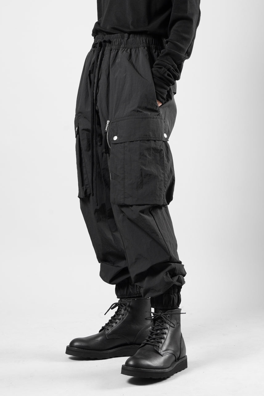 画像をギャラリービューアに読み込む, thom/krom MILITARY CARGO EASY TROUSERS / TECHNICAL CRASHED TOUCH FABRIC (BLACK)