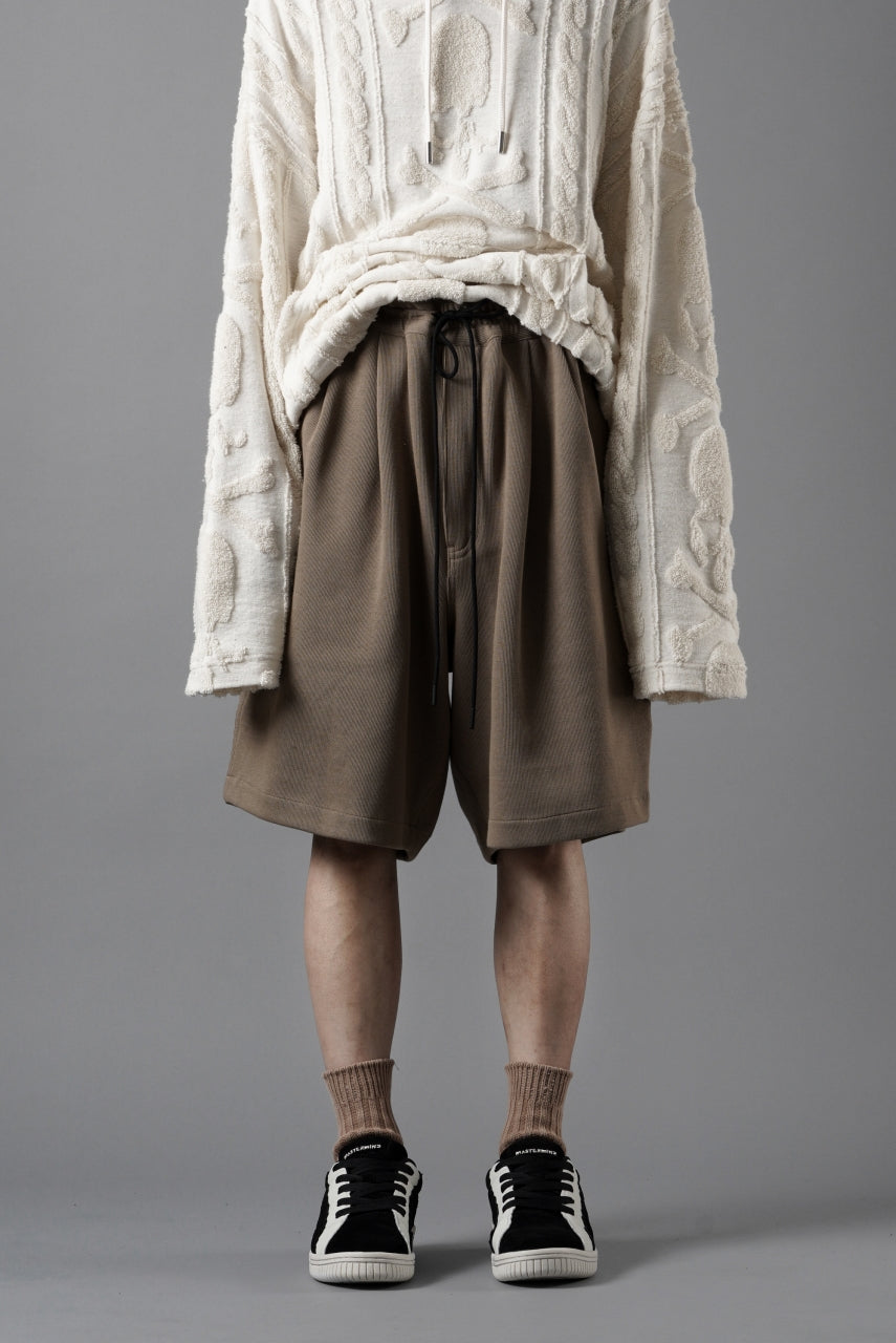 Load image into Gallery viewer, N/07 2 TUCKS EASY SHORTS / RIBBED CARDBOARD KNIT JERSEY (KHAKI)