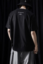 Load image into Gallery viewer, mastermind JAPAN x TRIPPY MIKIO ART S/S TEE ROCK STARS (BLACK)