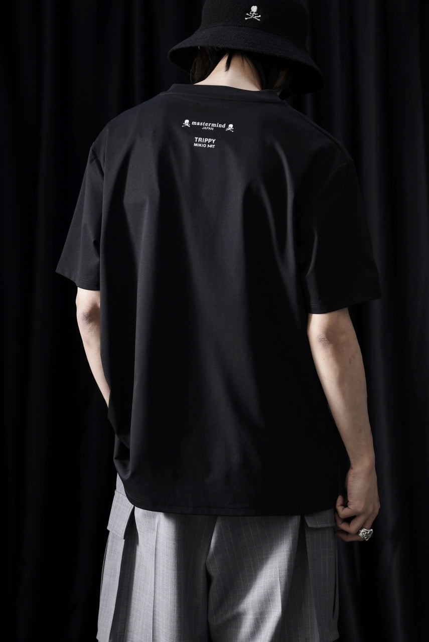 Load image into Gallery viewer, mastermind JAPAN x TRIPPY MIKIO ART S/S TEE ROCK STARS (BLACK)