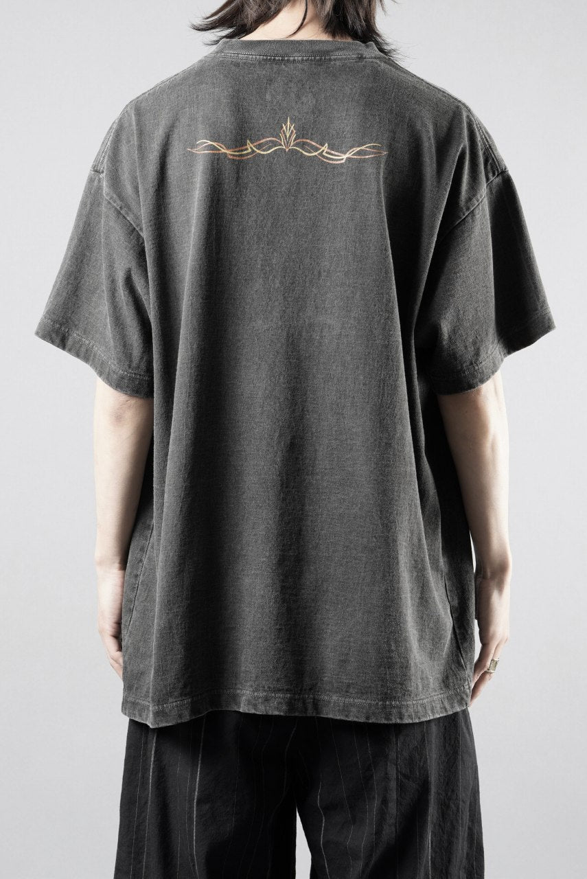 画像をギャラリービューアに読み込む, LASTMAN PRINTED POCKET TEE SHIRT -PIN STRIPE- (FADE BLACK)