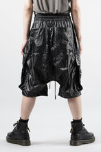 Load image into Gallery viewer, A.F ARTEFACT AIRY CRINKLE NYLON ZIP CARGO SHORTS (BLACK)