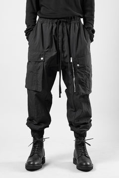画像をギャラリービューアに読み込む, thom/krom MILITARY CARGO EASY TROUSERS / TECHNICAL CRASHED TOUCH FABRIC (BLACK)