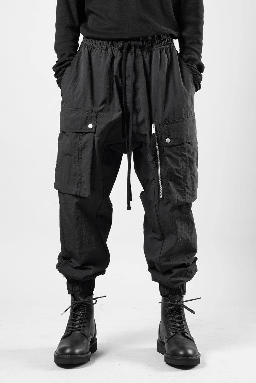 画像をギャラリービューアに読み込む, thom/krom MILITARY CARGO EASY TROUSERS / TECHNICAL CRASHED TOUCH FABRIC (BLACK)