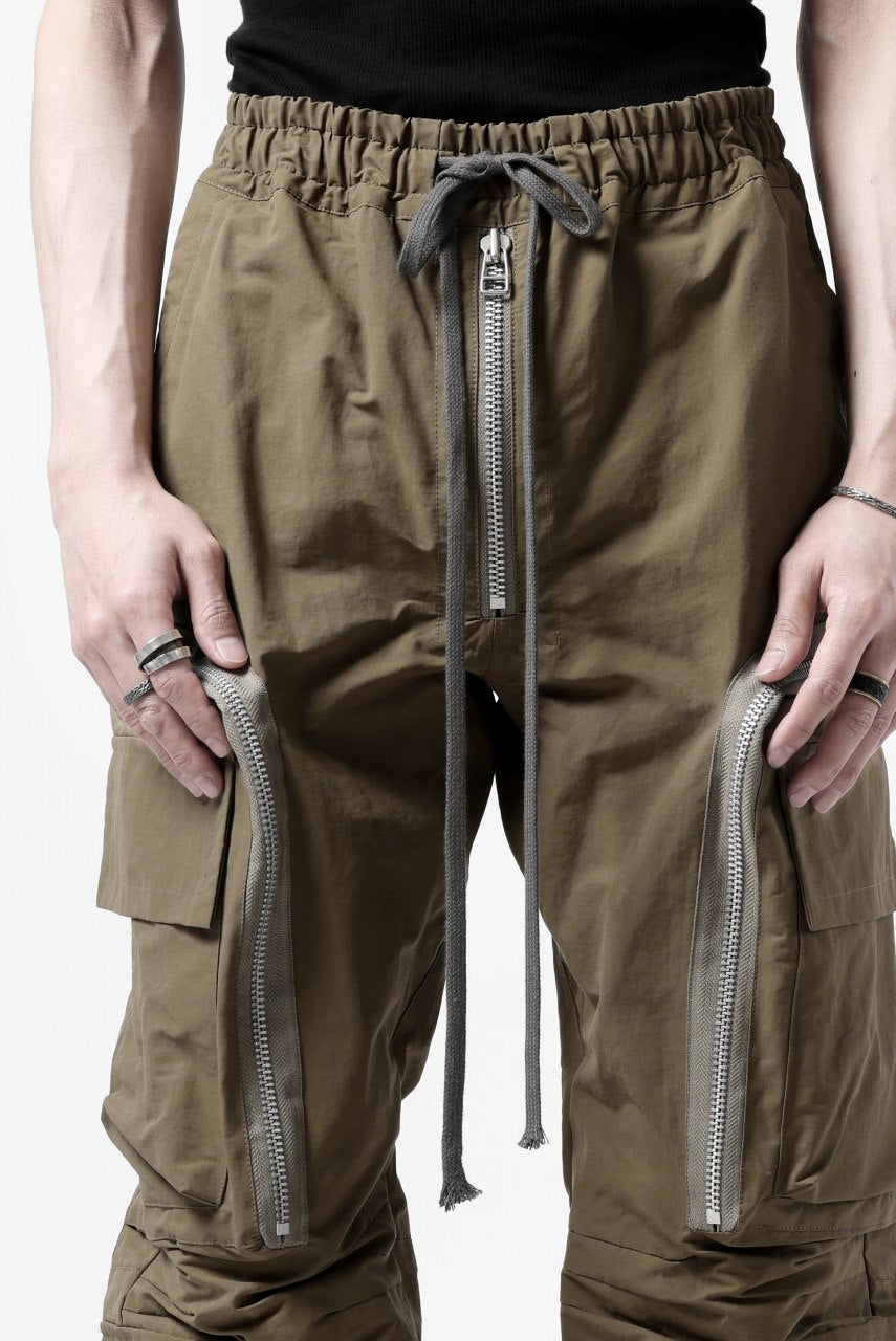 A.F ARTEFACT RADICAL-ZIP FIELD PANTS (BEIGE)