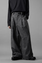画像をギャラリービューアに読み込む, TARO HORIUCHI / th products Extra Volumed Tapered Trousers / Bishu Nep Tweed (grey)