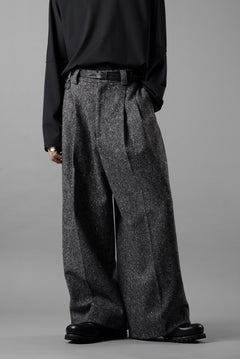 画像をギャラリービューアに読み込む, TARO HORIUCHI / th products Extra Volumed Tapered Trousers / Bishu Nep Tweed (grey)