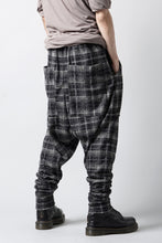 Load image into Gallery viewer, 【SAMPLE】A.F ARTEFACT CHECK JOHDPHURS PANTS (BLACK GREY x BLACK)