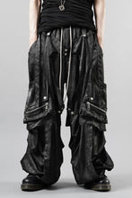 Load image into Gallery viewer, A.F ARTEFACT PARACHUTE WIDE CARGO PANTS / UNEVEN TEXTURE (BLACK)