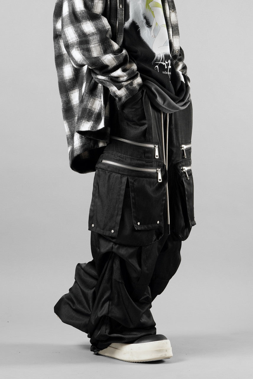 Load image into Gallery viewer, A.F ARTEFACT ABSTRACT CARGO TUCK WIDE PANTS / UNEVEN TEXTURE (BLACK)