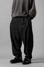 画像をギャラリービューアに読み込む, KLASICA &quot;VICTOR&quot; BACK SEAM TAPERED TROUSERS / &quot;END ON END&quot; SUPER 120&#39;s WOOL x HEMP (MATT BLACK)