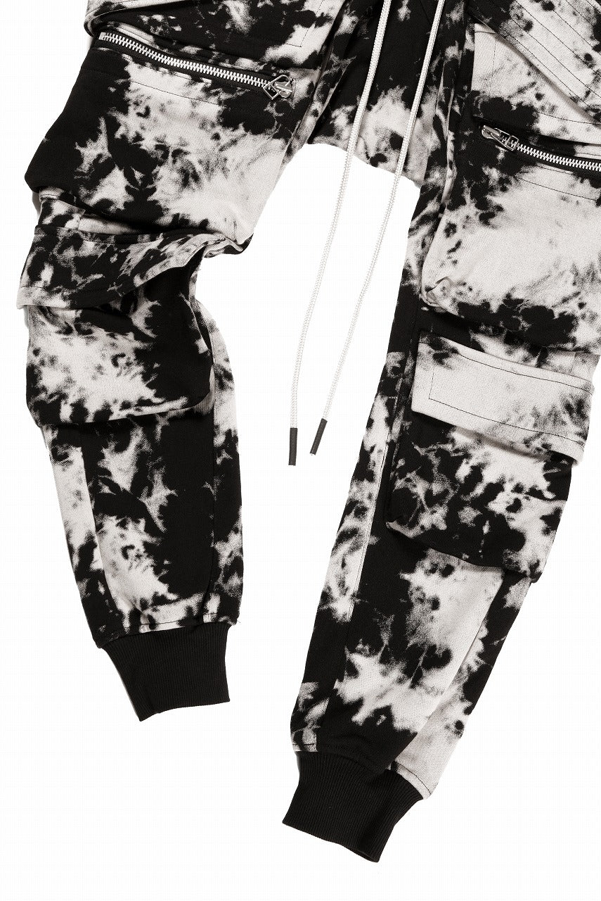 A.F ARTEFACT BELT CARGO SAROUEL JOGGER / MOTTLED DYING (BLACK x IVORY)