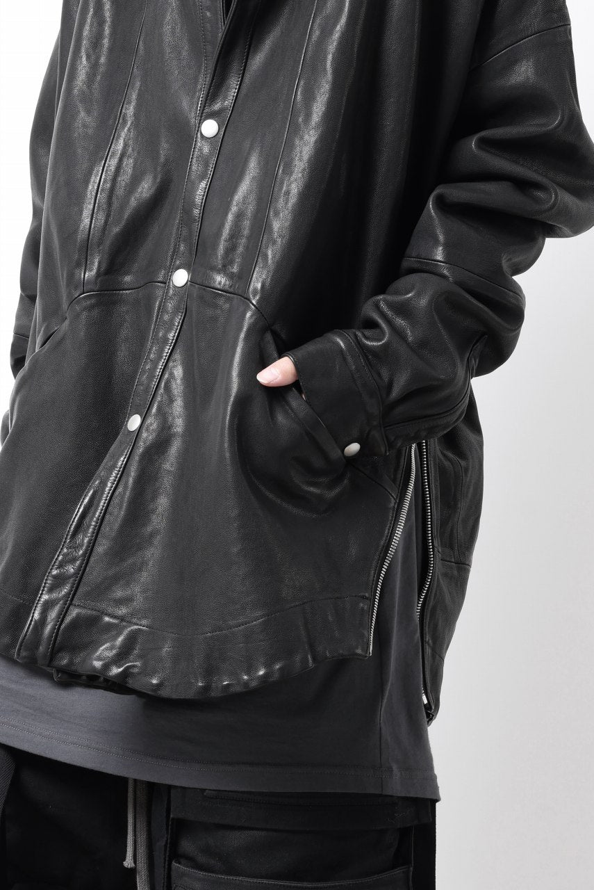 Load image into Gallery viewer, A.F ARTEFACT SNAPPED COCOON SHIRT-JACKET / SOFT GOAT LEATHER (BLACK)