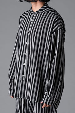 Load image into Gallery viewer, A.F ARTEFACT STAND COLLAR SHIRT / VERTICAL STRIPE (BLACK x LIGHT GREY)
