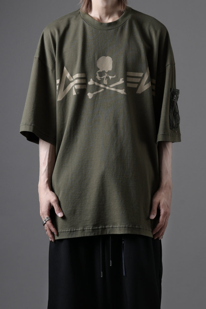 画像をギャラリービューアに読み込む, MASTERMIND WORLD x ALPHA INDUSTRIES CIGER POCKET OVERSIZED T-SHIRT (OLIVE)