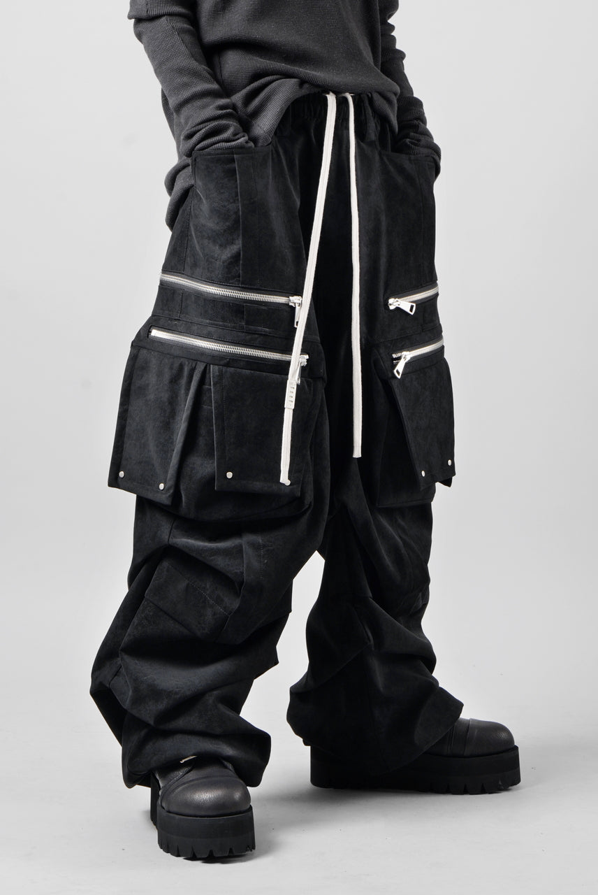 Load image into Gallery viewer, A.F ARTEFACT MULTI FLAP WIDE PANTS / WILD VEGAN LEATHER (BLACK)