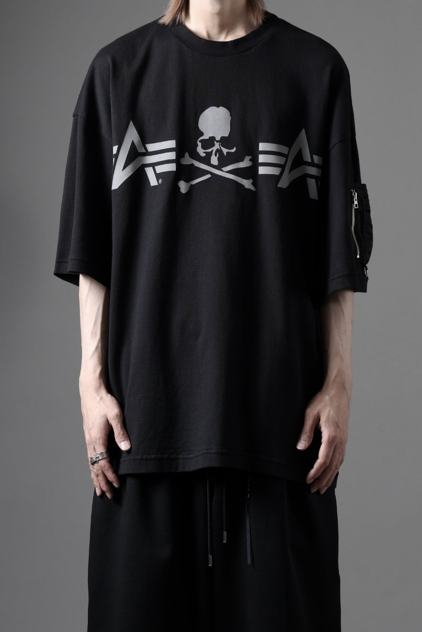 Load image into Gallery viewer, MASTERMIND WORLD x ALPHA INDUSTRIES CIGER POCKET TEE (BLACK)