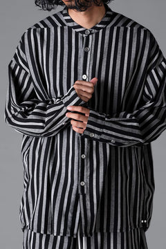 Load image into Gallery viewer, A.F ARTEFACT STAND COLLAR SHIRT / VERTICAL STRIPE (BLACK x LIGHT GREY)