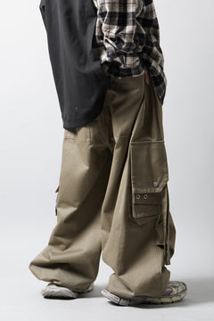 Load image into Gallery viewer, 【SAMPLE】A.F ARTEFACT TWILL CARGO  WIDE PANTS (BEIGE)