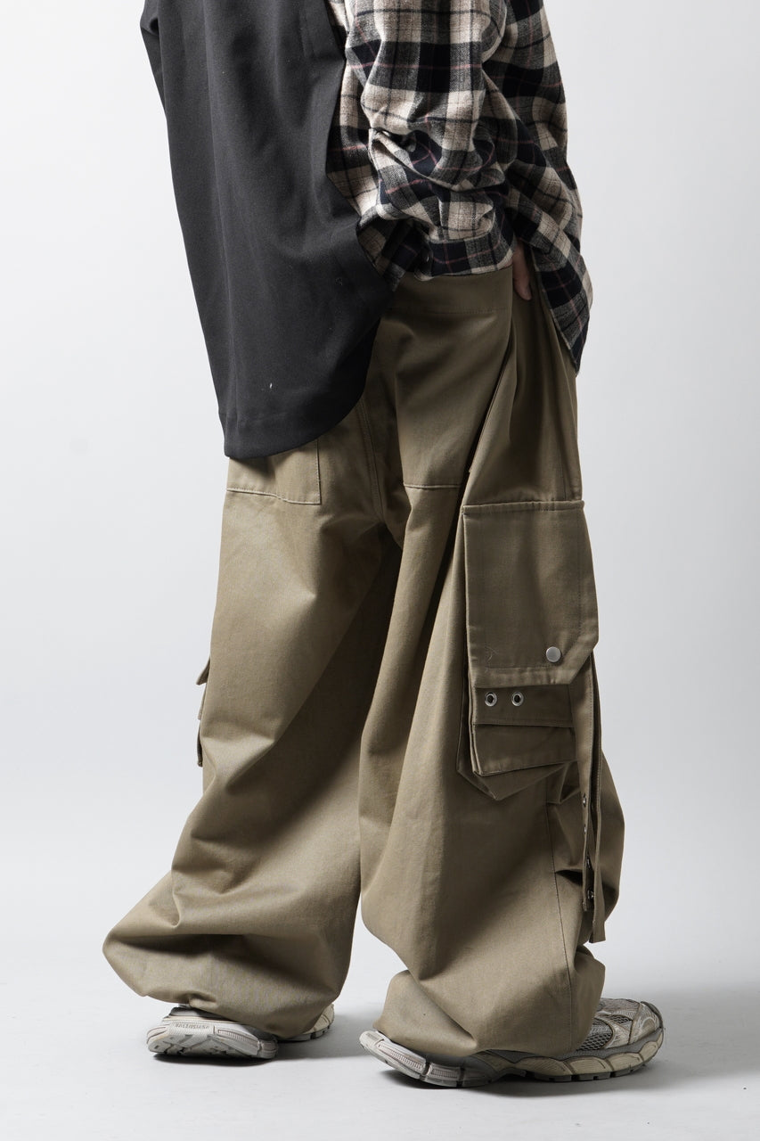 Load image into Gallery viewer, 【SAMPLE】A.F ARTEFACT TWILL CARGO  WIDE PANTS (BEIGE)
