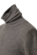 Load image into Gallery viewer, KLASICA SMOKE TURTLE NECK KNIT SWEAT TOP / WEANER WOOL RIB (FAWN)