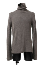 Load image into Gallery viewer, KLASICA SMOKE TURTLE NECK KNIT SWEAT TOP / WEANER WOOL RIB (FAWN)