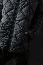 Load image into Gallery viewer, masnada QUILTED HOOD JACKET / OVER STUFFED PAPER NYLON (LEGION)
