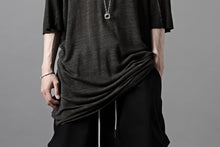 画像をギャラリービューアに読み込む, thom/krom SMOOTH FIT T-SHIRT / VISCOSE LINEN JERSEY (BLACK OIL)