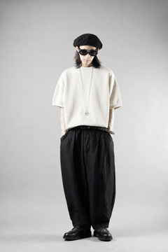 画像をギャラリービューアに読み込む, N/07 CINCHED HEM TOP / RIBBED CARDBOARD KNIT JERSEY (LIGHT BEIGE)