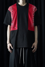 画像をギャラリービューアに読み込む, mastermind JAPAN BANDANA SS TEE / REGULAR FIT (BLACK x RED)