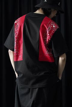 画像をギャラリービューアに読み込む, mastermind JAPAN BANDANA SS TEE / REGULAR FIT (BLACK x RED)