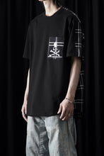 画像をギャラリービューアに読み込む, mastermind JAPAN MIXED-FABRIC POCKET SS TEE / REGULAR FIT (BLACK x BLACK)
