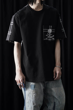 画像をギャラリービューアに読み込む, mastermind JAPAN MIXED-FABRIC POCKET SS TEE / REGULAR FIT (BLACK x BLACK)