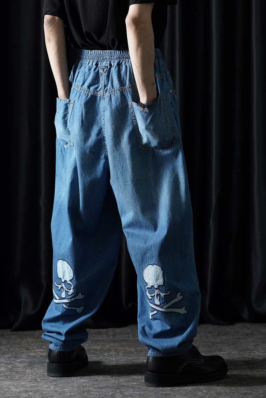 Load image into Gallery viewer, mastermind JAPAN WIDE EASY TROUSERS / LIGHT SMOOTH DENIM (INDIGO)
